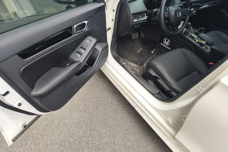 Used Honda Civic 2022 240TURBO CVT Dynamic Edition Driver Seat