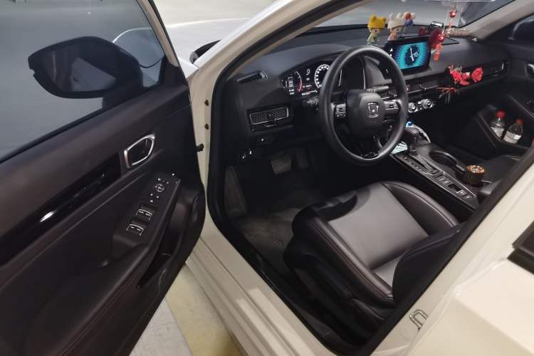 Used Honda Civic 2022 240TURBO CVT Dynamic Edition Driver Seat