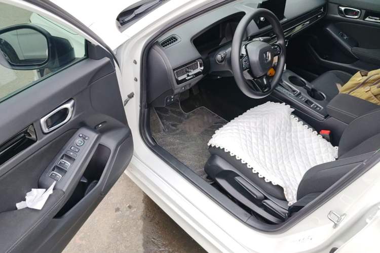 Used Honda Civic 2022 240TURBO CVT Dynamic Edition Driver Seat