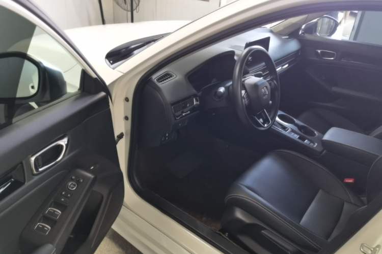 Used Honda Civic 2022 240TURBO CVT Dynamic Edition Driver Seat