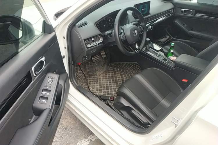 Used Honda Civic 2022 240TURBO CVT Dynamic Edition Driver Seat