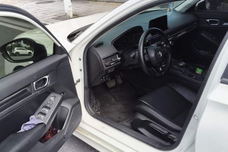 Used Honda Civic 2022 240TURBO CVT Dynamic Edition Driver Seat
