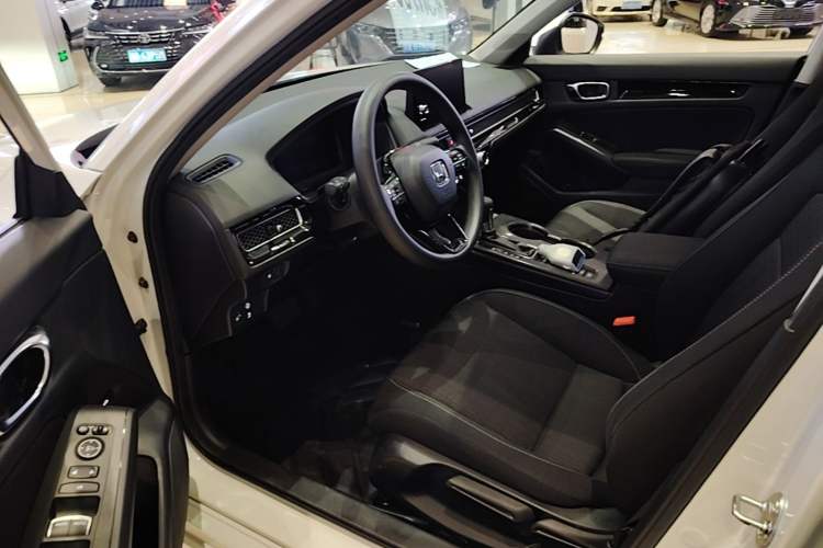 Used Honda Civic 2022 240TURBO CVT Dynamic Edition Driver Seat