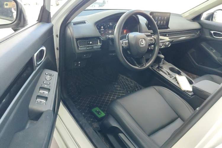 Used Honda Civic 2022 240TURBO CVT Dynamic Edition Driver Seat