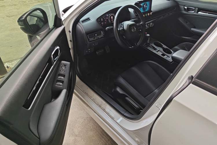 Used Honda Civic 2022 240TURBO CVT Dynamic Edition Driver Seat