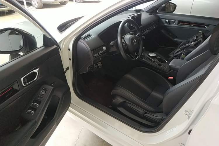 Used Honda Civic 2022 240TURBO CVT Dynamic Edition Driver Seat