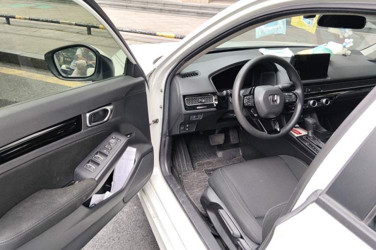 Used Honda Civic 2022 240TURBO CVT Dynamic Edition Driver Seat