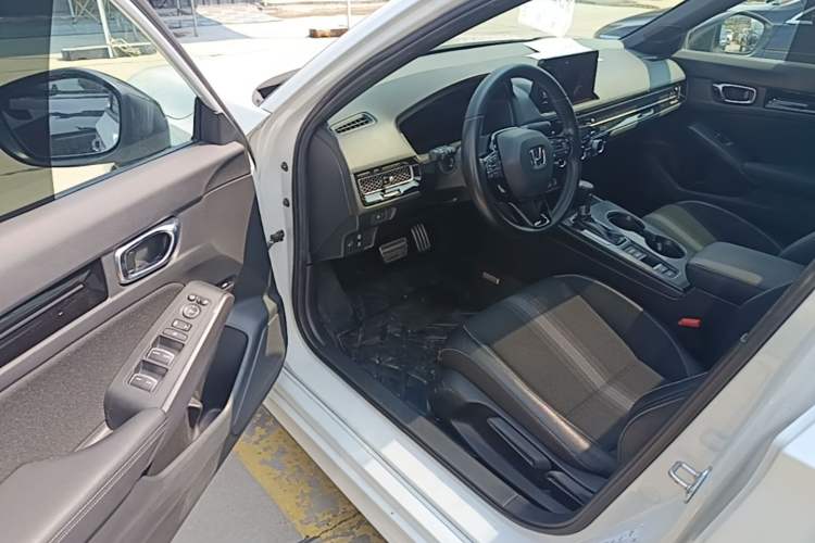 Used Honda Civic 2022 240TURBO CVT Dynamic Edition Driver Seat