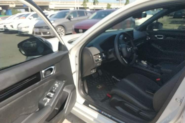 Used Honda Civic 2022 240TURBO CVT Dynamic Edition Driver Seat