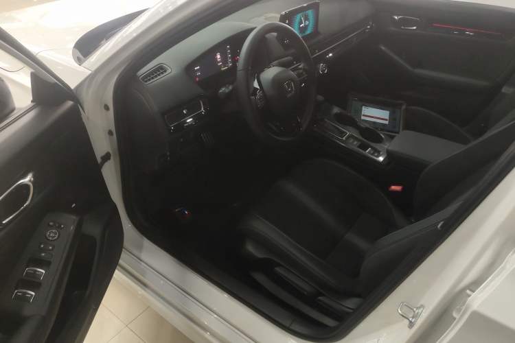 Used Honda Civic 2022 240TURBO CVT Dynamic Edition Driver Seat