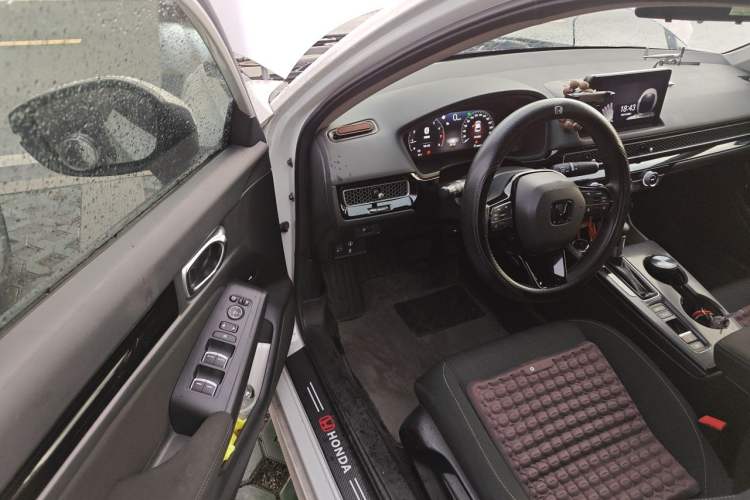 Used Honda Civic 2022 240TURBO CVT Dynamic Edition Driver Seat