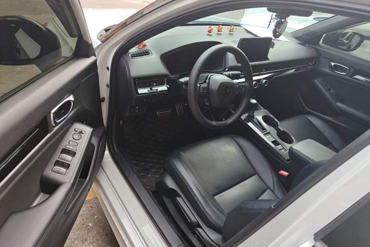 Used Honda Civic 2022 240TURBO CVT Dynamic Edition Driver Seat