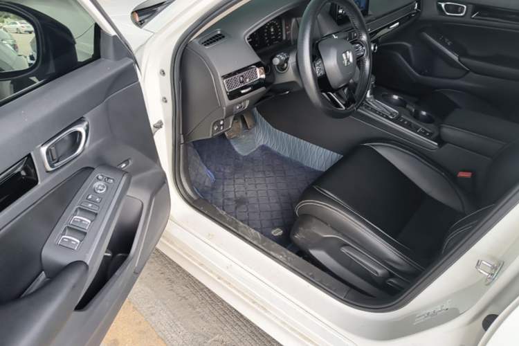 Used Honda Civic 2022 240TURBO CVT Dynamic Edition Driver Seat