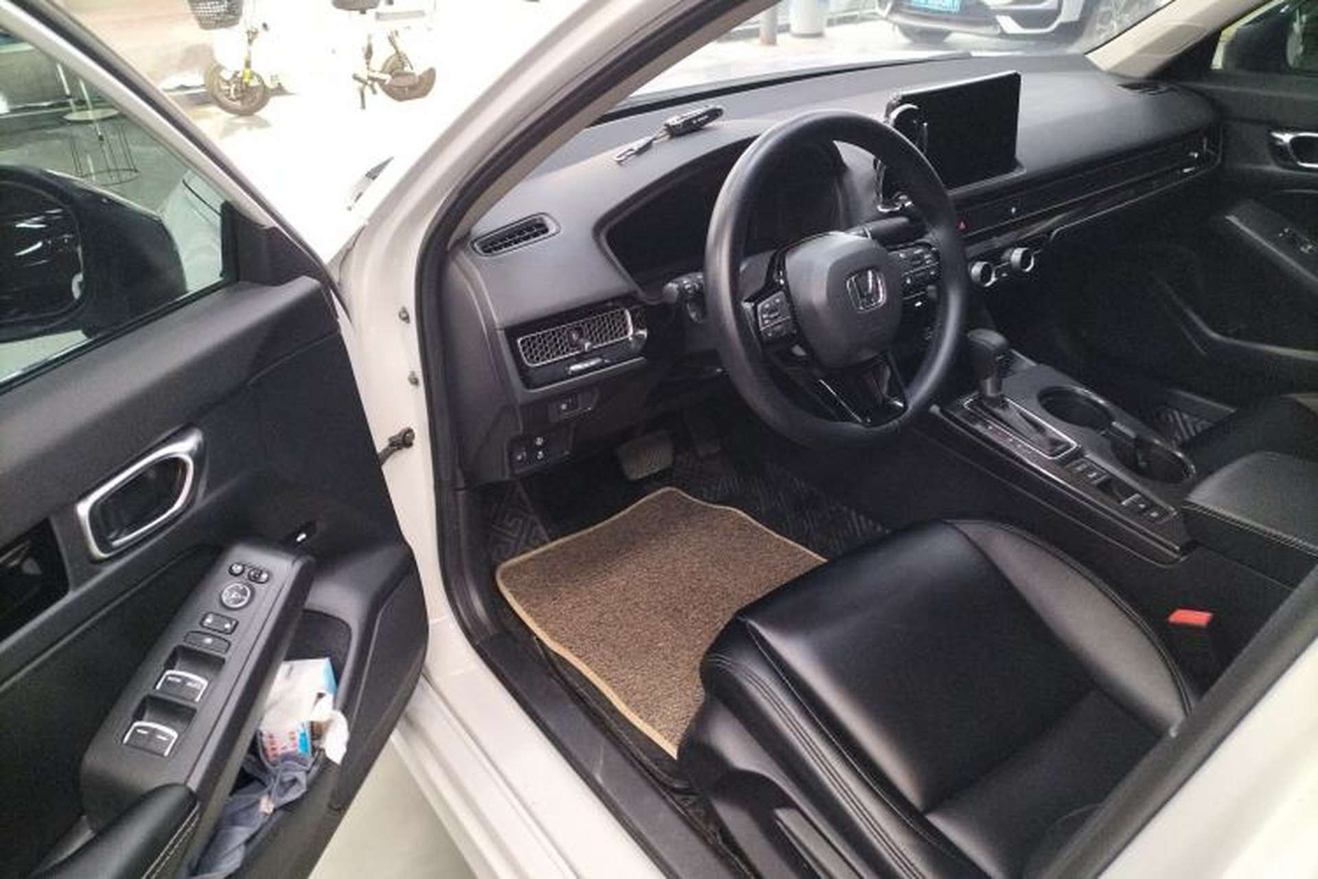 Used Honda Civic 2022 240TURBO CVT Dynamic Edition Driver Seat