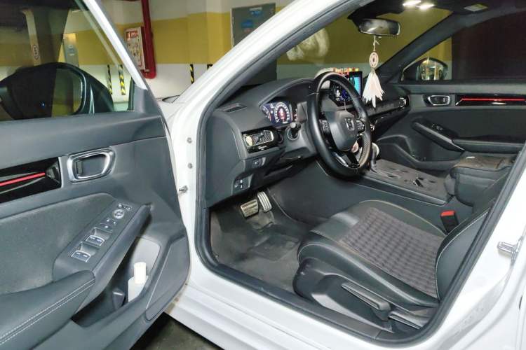 Used Honda Civic 2022 240TURBO CVT Dynamic Edition Driver Seat