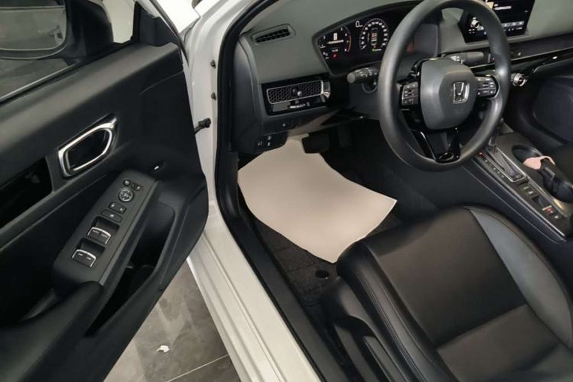 Used Honda Civic 2022 240TURBO CVT Dynamic Edition Driver Seat