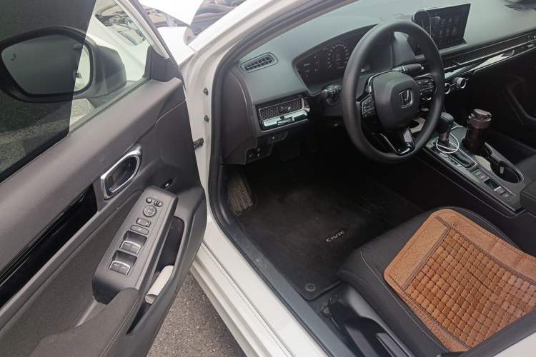 Used Honda Civic 2022 240TURBO CVT Dynamic Edition Driver Seat