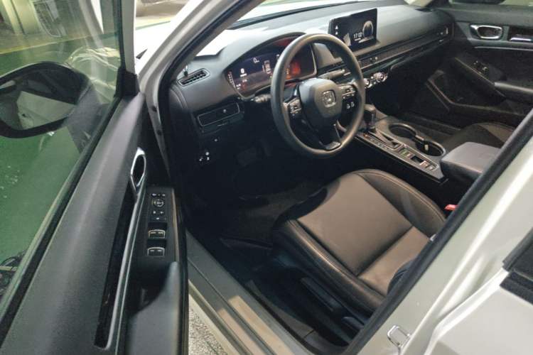 Used Honda Civic 2022 240TURBO CVT Dynamic Edition Driver Seat