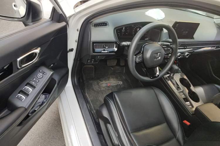 Used Honda Civic 2022 240TURBO CVT Dynamic Edition Driver Seat