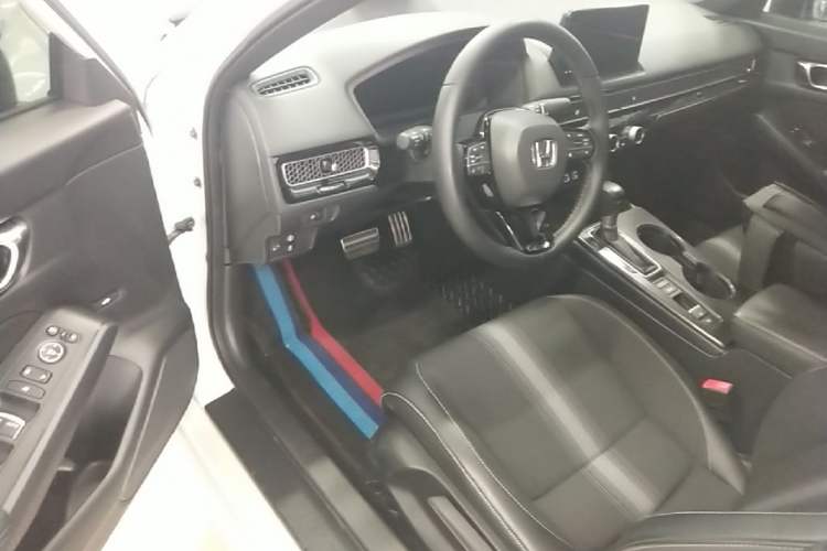 Used Honda Civic 2022 240TURBO CVT Dynamic Edition Driver Seat
