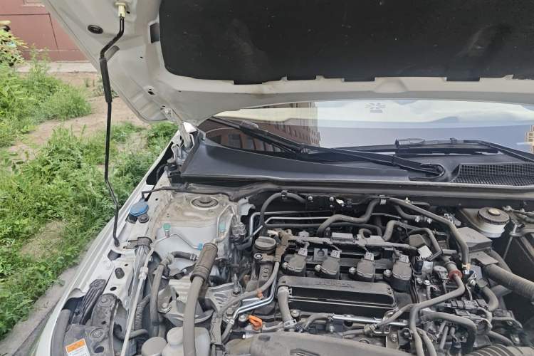 Used Honda Civic 2022 240TURBO CVT Dynamic Edition Engine Bay Right