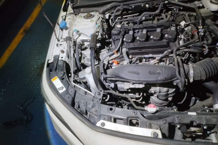 Used Honda Civic 2022 240TURBO CVT Dynamic Edition Engine Bay Right