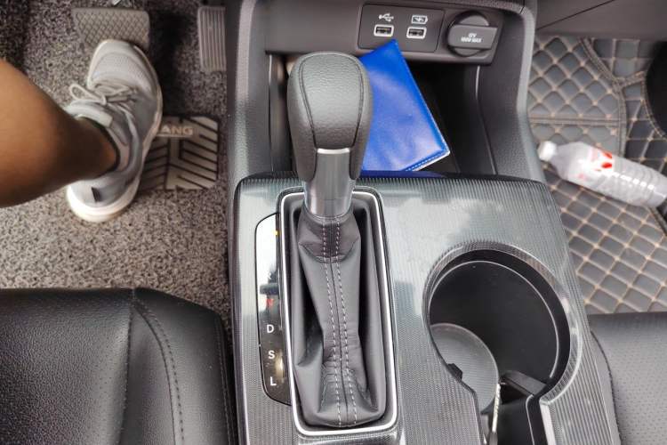 Used Honda Civic 2022 240TURBO CVT Dynamic Edition Gear Lever
