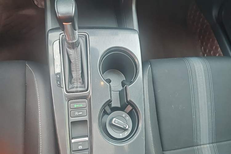 Used Honda Civic 2022 240TURBO CVT Dynamic Edition Gear Lever