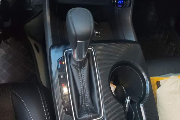 Used Honda Civic 2022 240TURBO CVT Dynamic Edition Gear Lever