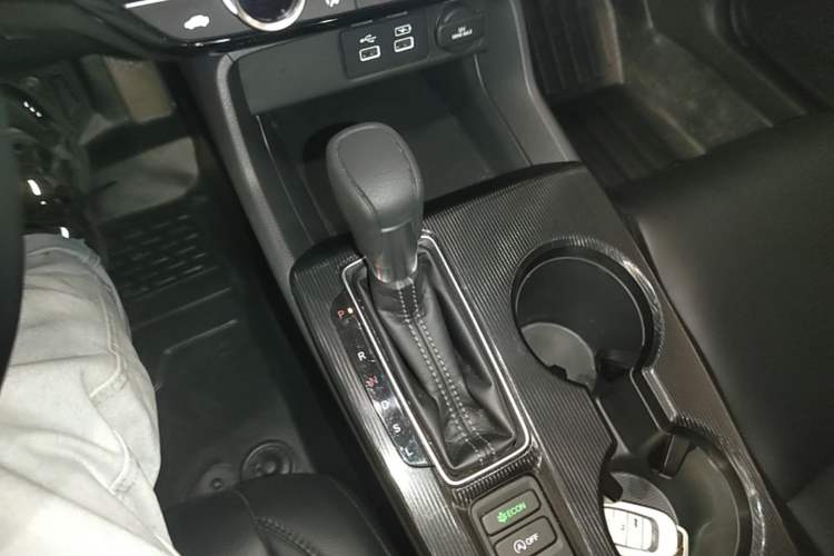 Used Honda Civic 2022 240TURBO CVT Dynamic Edition Gear Lever