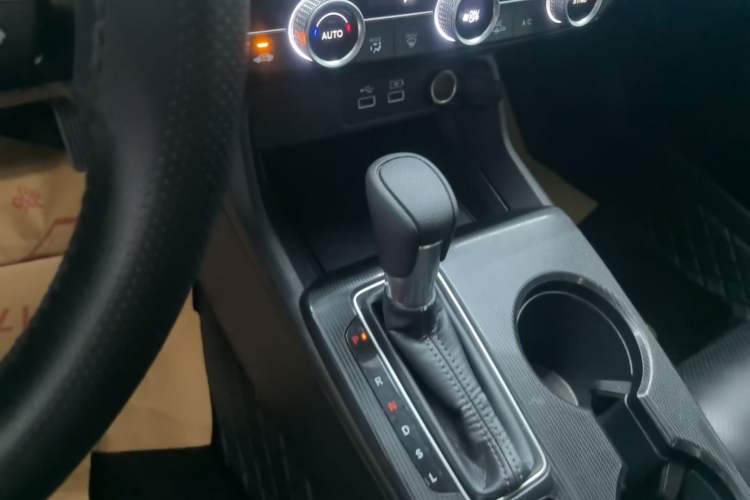 Used Honda Civic 2022 240TURBO CVT Dynamic Edition Gear Lever