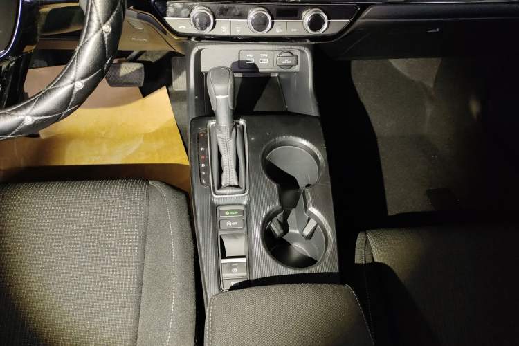 Used Honda Civic 2022 240TURBO CVT Dynamic Edition Gear Lever