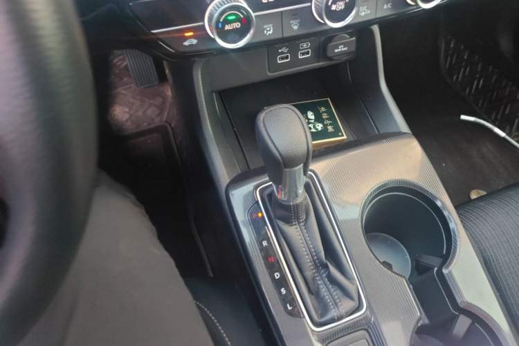 Used Honda Civic 2022 240TURBO CVT Dynamic Edition Gear Lever