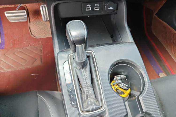 Used Honda Civic 2022 240TURBO CVT Dynamic Edition Gear Lever