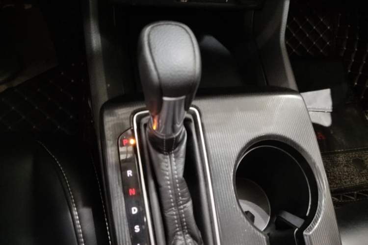 Used Honda Civic 2022 240TURBO CVT Dynamic Edition Gear Lever