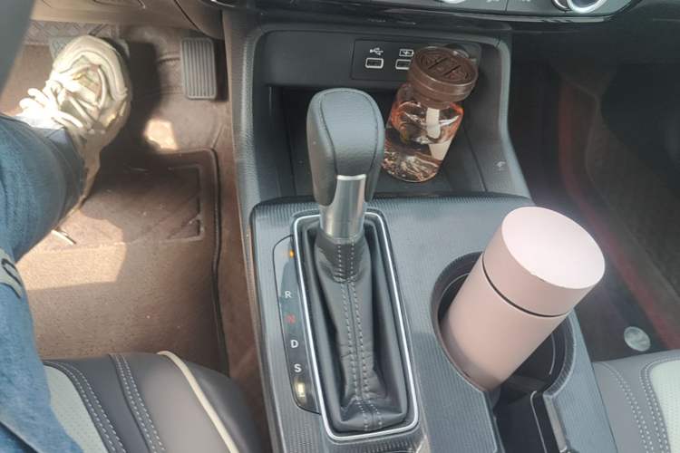 Used Honda Civic 2022 240TURBO CVT Dynamic Edition Gear Lever