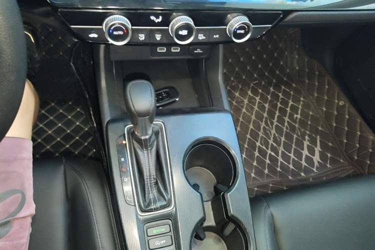 Used Honda Civic 2022 240TURBO CVT Dynamic Edition Gear Lever