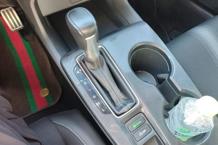 Used Honda Civic 2022 240TURBO CVT Dynamic Edition Gear Lever