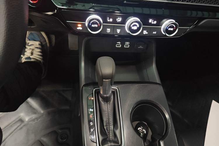 Used Honda Civic 2022 240TURBO CVT Dynamic Edition Gear Lever