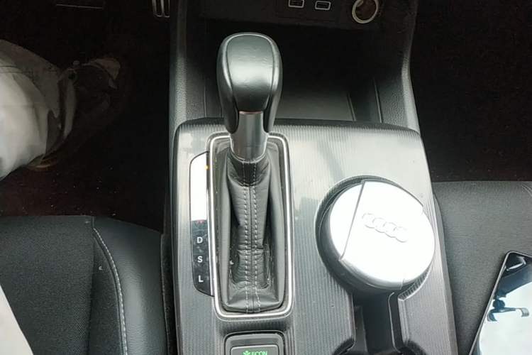Used Honda Civic 2022 240TURBO CVT Dynamic Edition Gear Lever