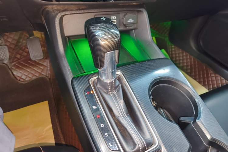 Used Honda Civic 2022 240TURBO CVT Dynamic Edition Gear Lever