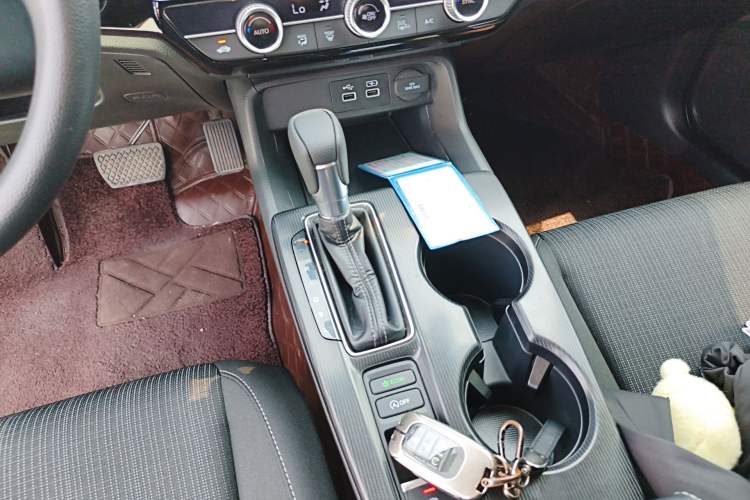 Used Honda Civic 2022 240TURBO CVT Dynamic Edition Gear Lever