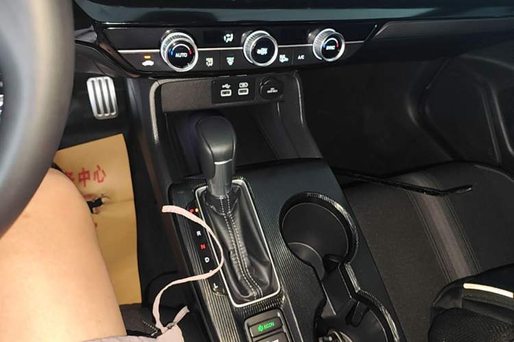 Used Honda Civic 2022 240TURBO CVT Dynamic Edition Gear Lever