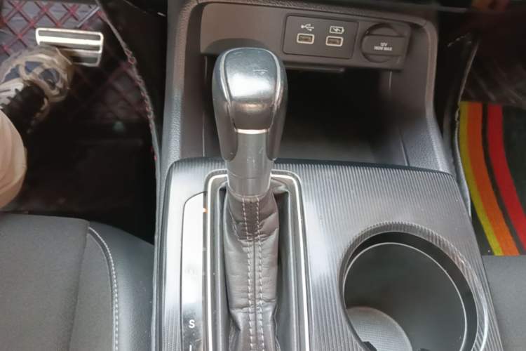 Used Honda Civic 2022 240TURBO CVT Dynamic Edition Gear Lever