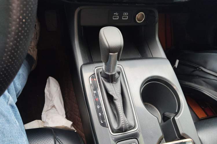 Used Honda Civic 2022 240TURBO CVT Dynamic Edition Gear Lever