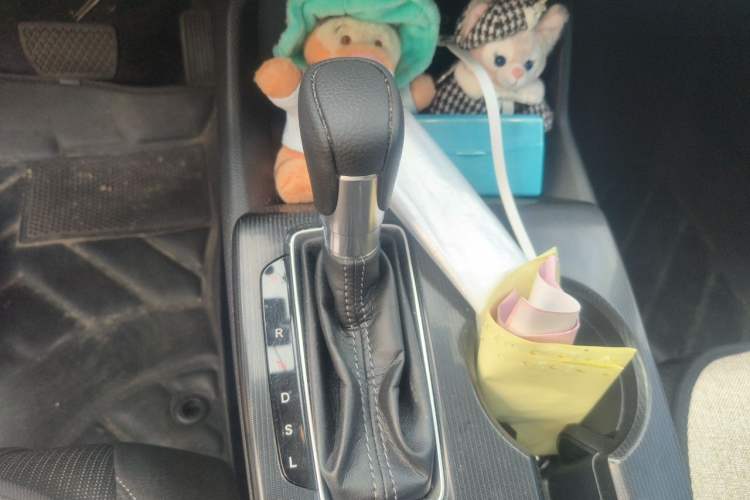 Used Honda Civic 2022 240TURBO CVT Dynamic Edition Gear Lever