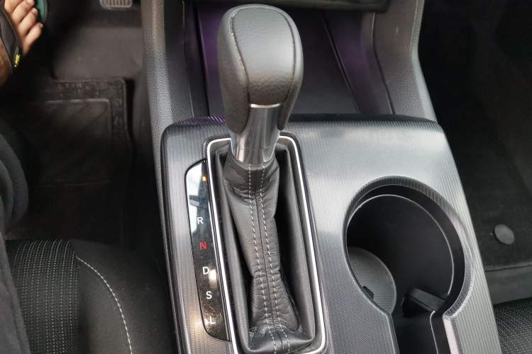 Used Honda Civic 2022 240TURBO CVT Dynamic Edition Gear Lever