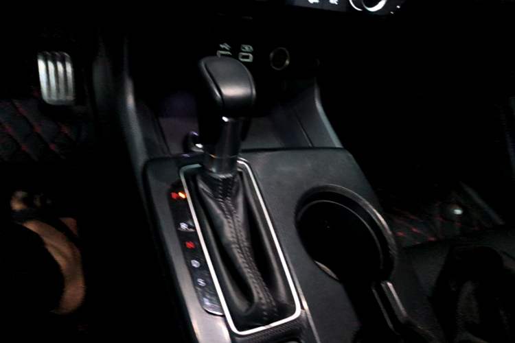 Used Honda Civic 2022 240TURBO CVT Dynamic Edition Gear Lever