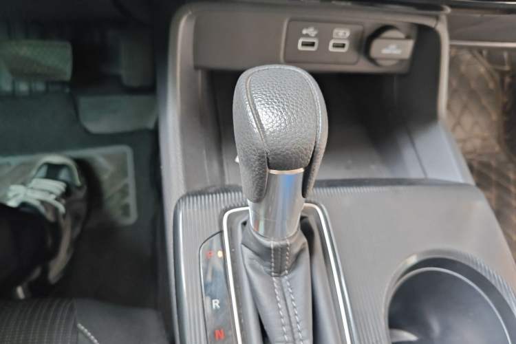 Used Honda Civic 2022 240TURBO CVT Dynamic Edition Gear Lever