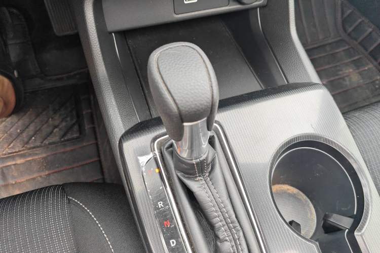 Used Honda Civic 2022 240TURBO CVT Dynamic Edition Gear Lever